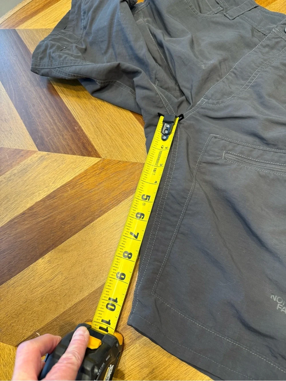 The North Face Men's Charcoal Gray Hybrid Hiking Shorts flaw